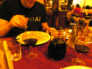 beim Essen in Soave beim Essen in Soave