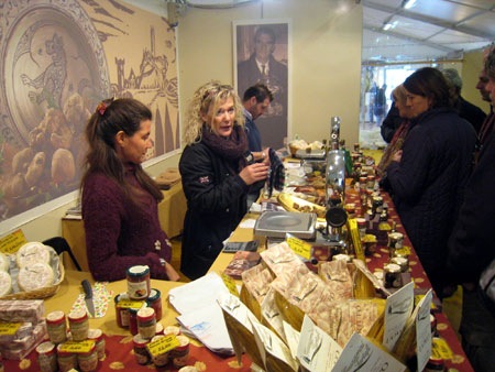 Besucher Trüffelmarkt San Miniato großer Ansturm auf dem Trüffelmarkt