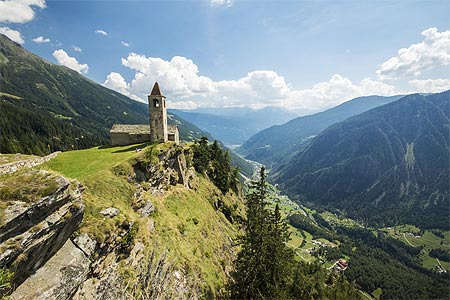 Das Veltlin liegt in den Alpen.