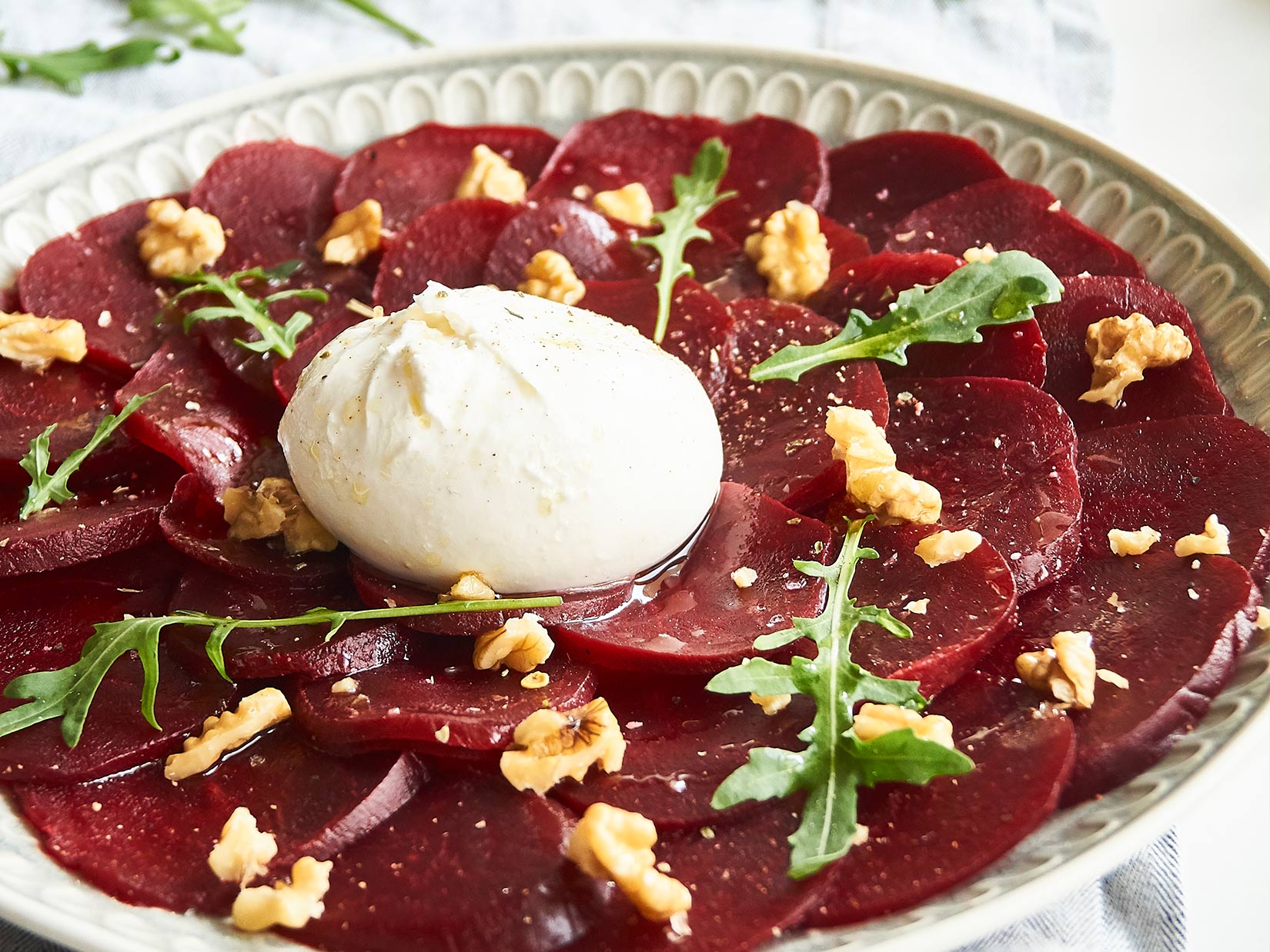 Rote Bete Carpaccio - Rezept mit Burrata - Gustinis Feinkost Blog