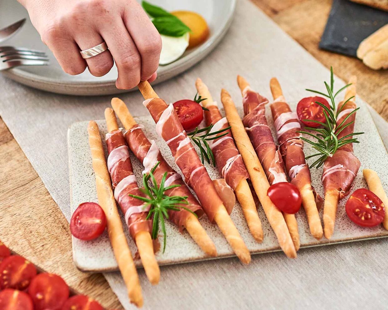 Grissini mit Schinken