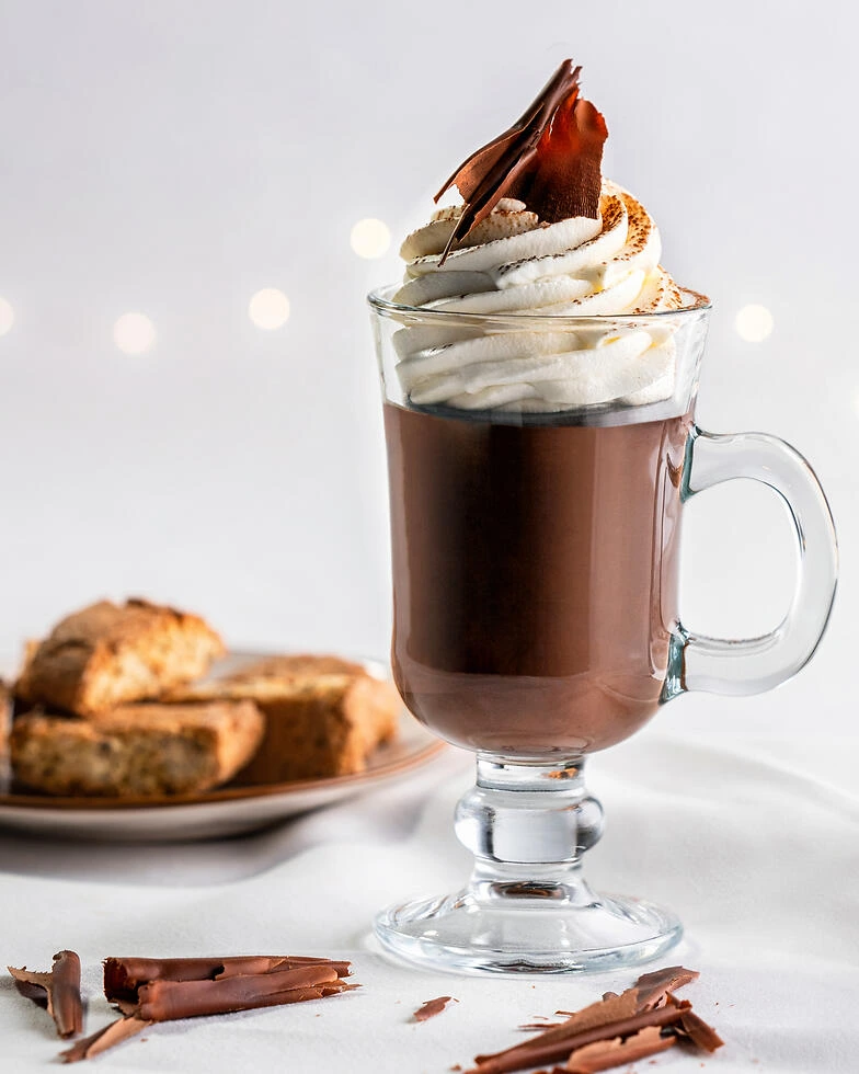 cremigste Trinkschokolade: Cioccoalata calda, am besten serviert mit Sahne und Kuchen