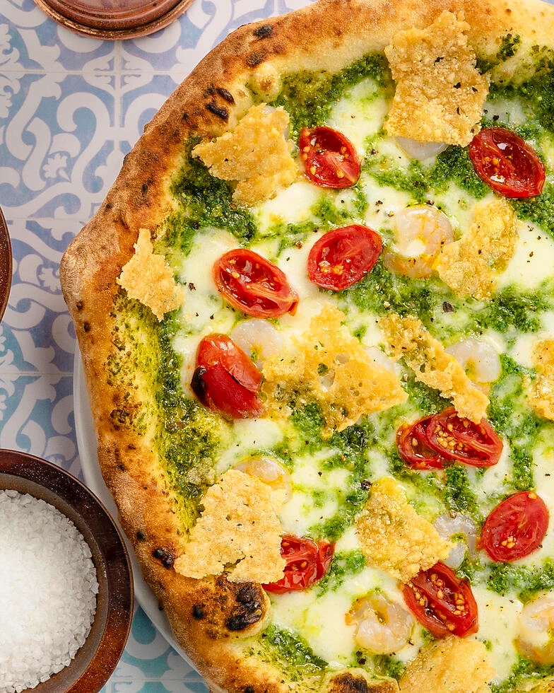 Pizza Gamberetti mit Pesto und Parmesan