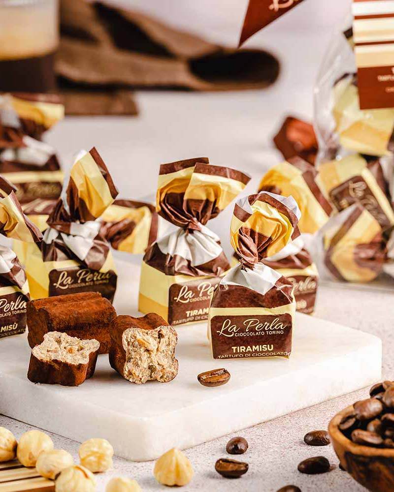 Tartufi - Tiramisu – mit passenden Accessoires arrangiert