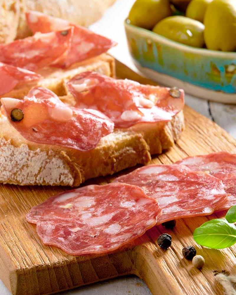 Salami vom schwarzen Schwein - Aufschnitt Salami vom schwarzen Schwein - Aufschnitt