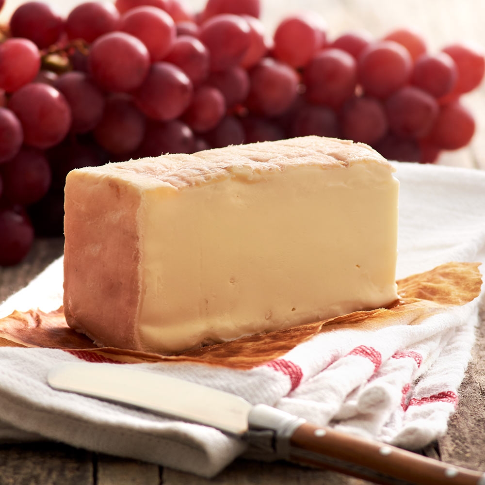 ароматный сыр таледжио». таледжо. итальянский сыр таледжио. таледжио бьянко. таледжио сыр.