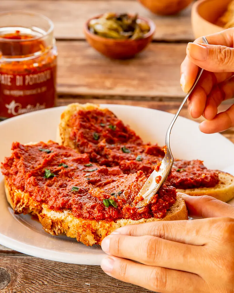Pâte à tartiner de tomates séchées Aufstrich aus Tomaten – ansprechend in Szene gesetzt