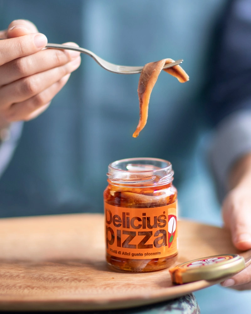 Filets d'anchois piquants - pour pizza Pikante Sardellenfilets - für Pizza – ansprechend in Szene gesetzt