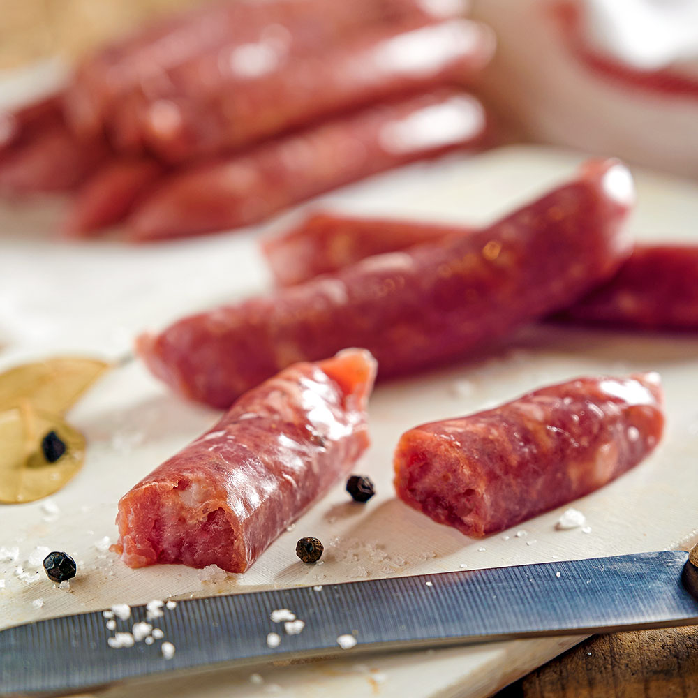 Feine Salsiccia - 10 Stück – mit passenden Accessoires arrangiert