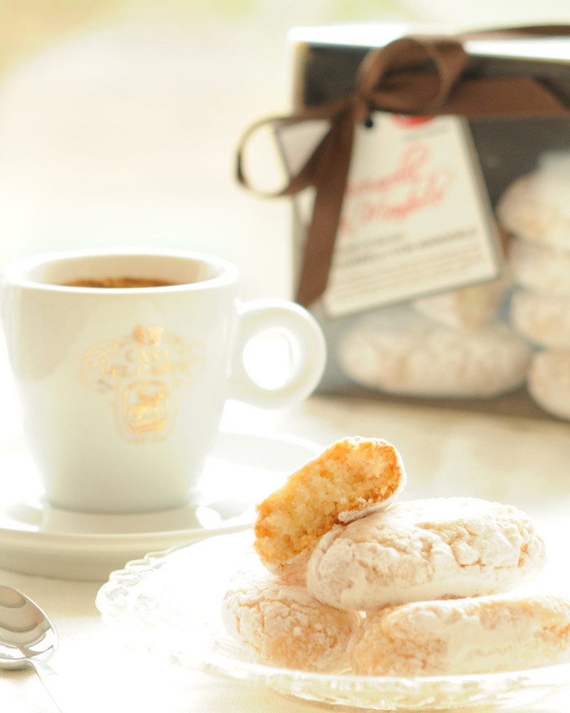 Ricciarelli di Siena – mit passenden Accessoires arrangiert