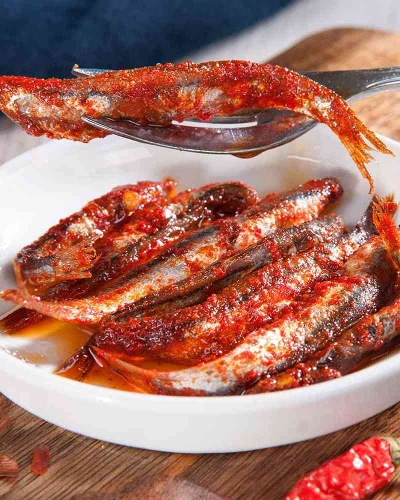 Anchois entiers piquants - de la mer méditerranée Pikante Sardellen - aus dem Mittelmeer