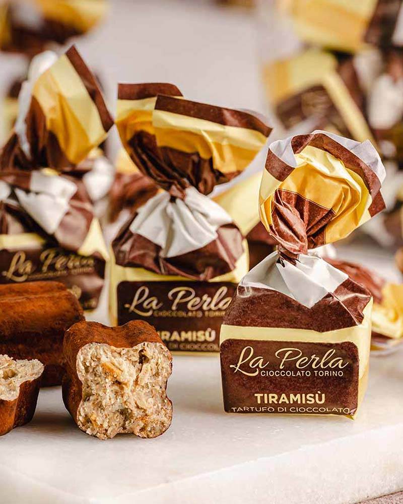 Tartufi - Tiramisu – mit passenden Accessoires arrangiert