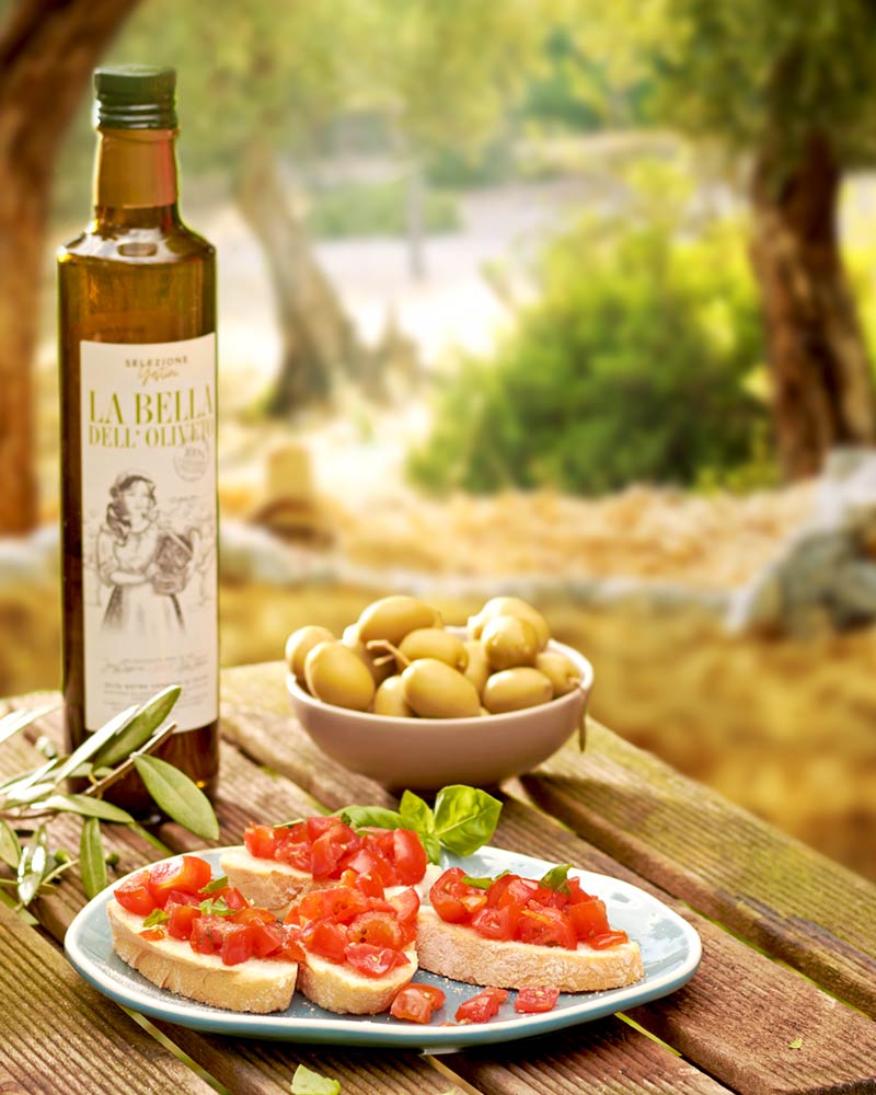 La Bella - erstklassiges Olivenöl – frisches Brot im Bild