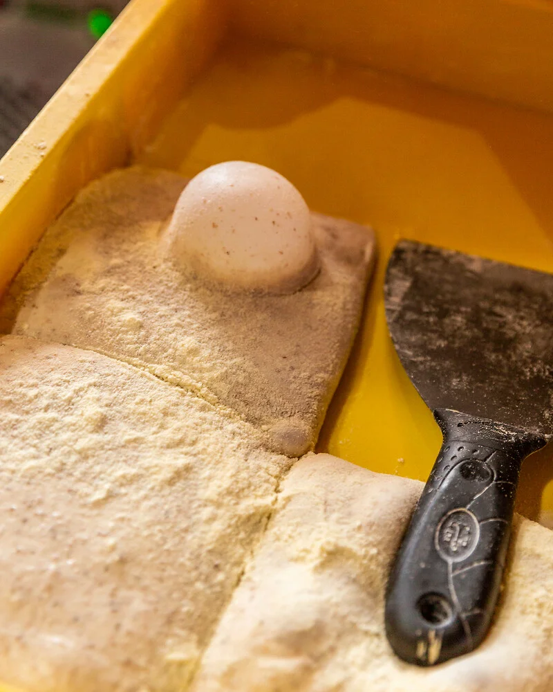 Teigling wirft Blasen während der Gehzeit