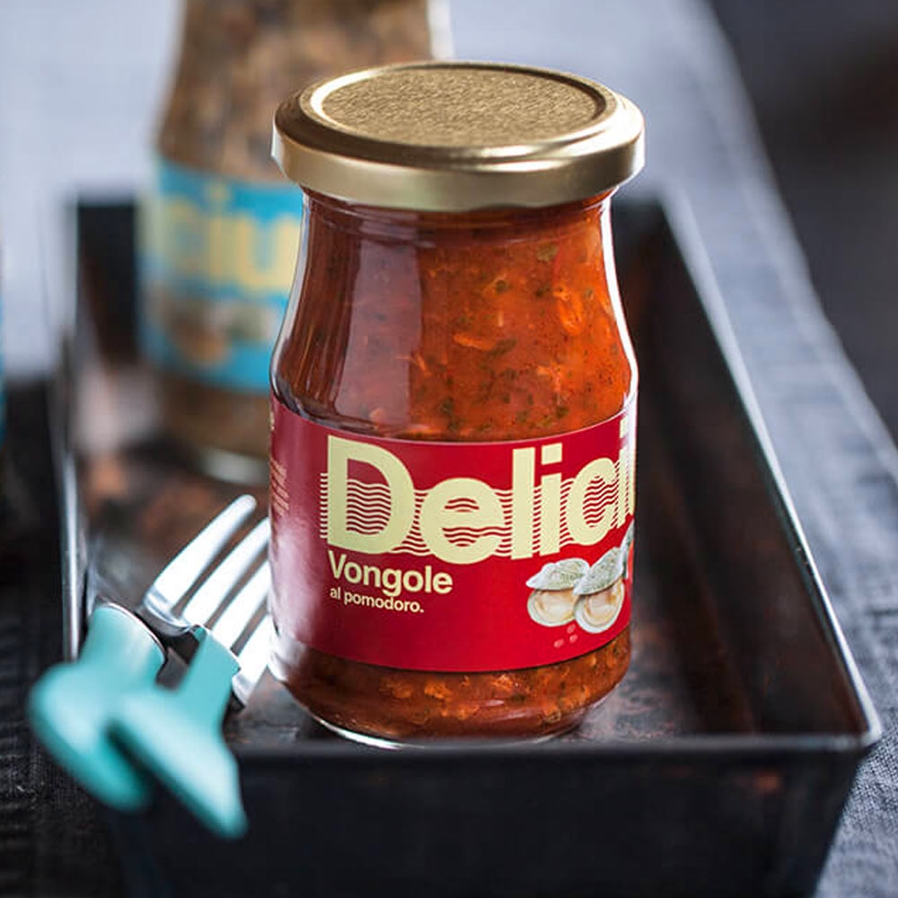 Tomatensoße mit Venusmuscheln – mit Gläsern ergänzt
