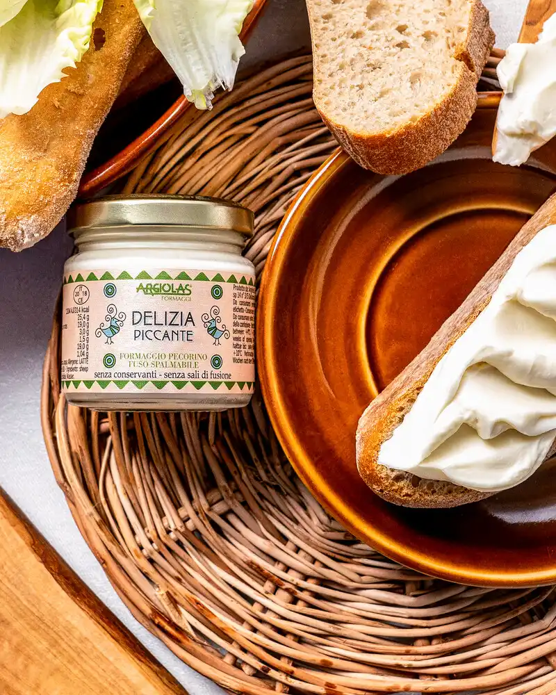 Pecorino-Crème – frisches Brot im Bild