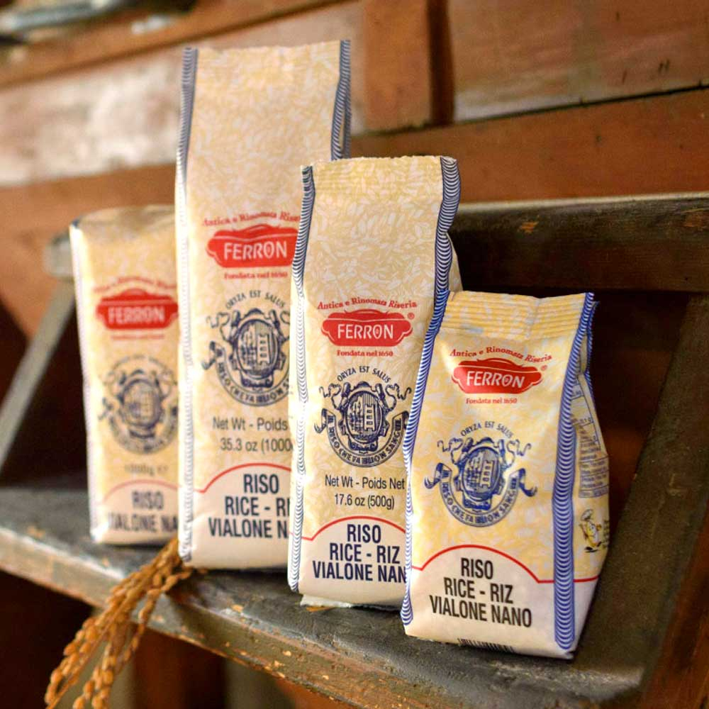 Vialone Nano - Risottoreis – mit passenden Accessoires arrangiert