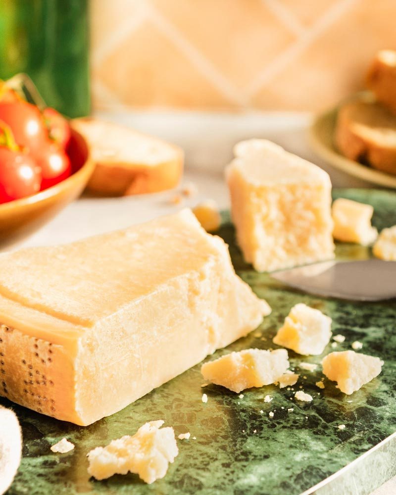 Parmesan DOP 13 – mit passenden Accessoires arrangiert