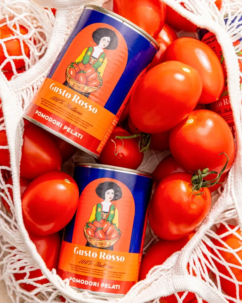 Pelati - geschälte Tomaten 6er-Set – mit passenden Accessoires arrangiert