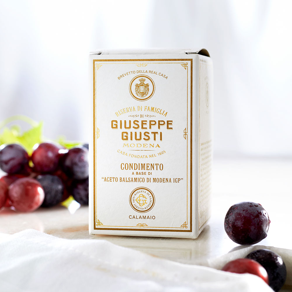 Balsamico - im Tintenfass – mit passenden Accessoires arrangiert