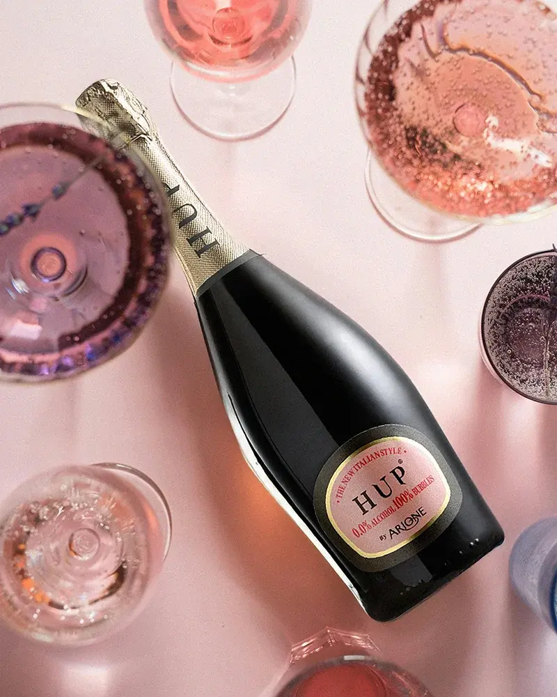 HUP Rosso – roter Spumante ohne Alkohol – ansprechend in Szene gesetzt