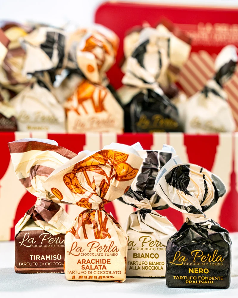 Tartufi La Selezione - Mix in großer Geschenkdose – mit passenden Accessoires arrangiert