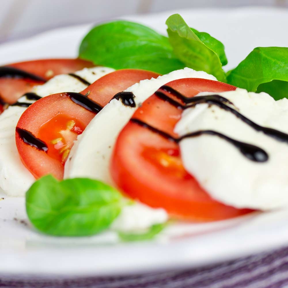 Balsamico - 6 Jahre gelagert – mit passenden Accessoires arrangiert