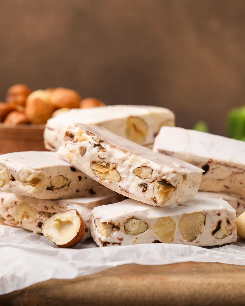 Knuspriger Torrone - mit Haselnüssen Knuspriger Torrone - mit Haselnüssen