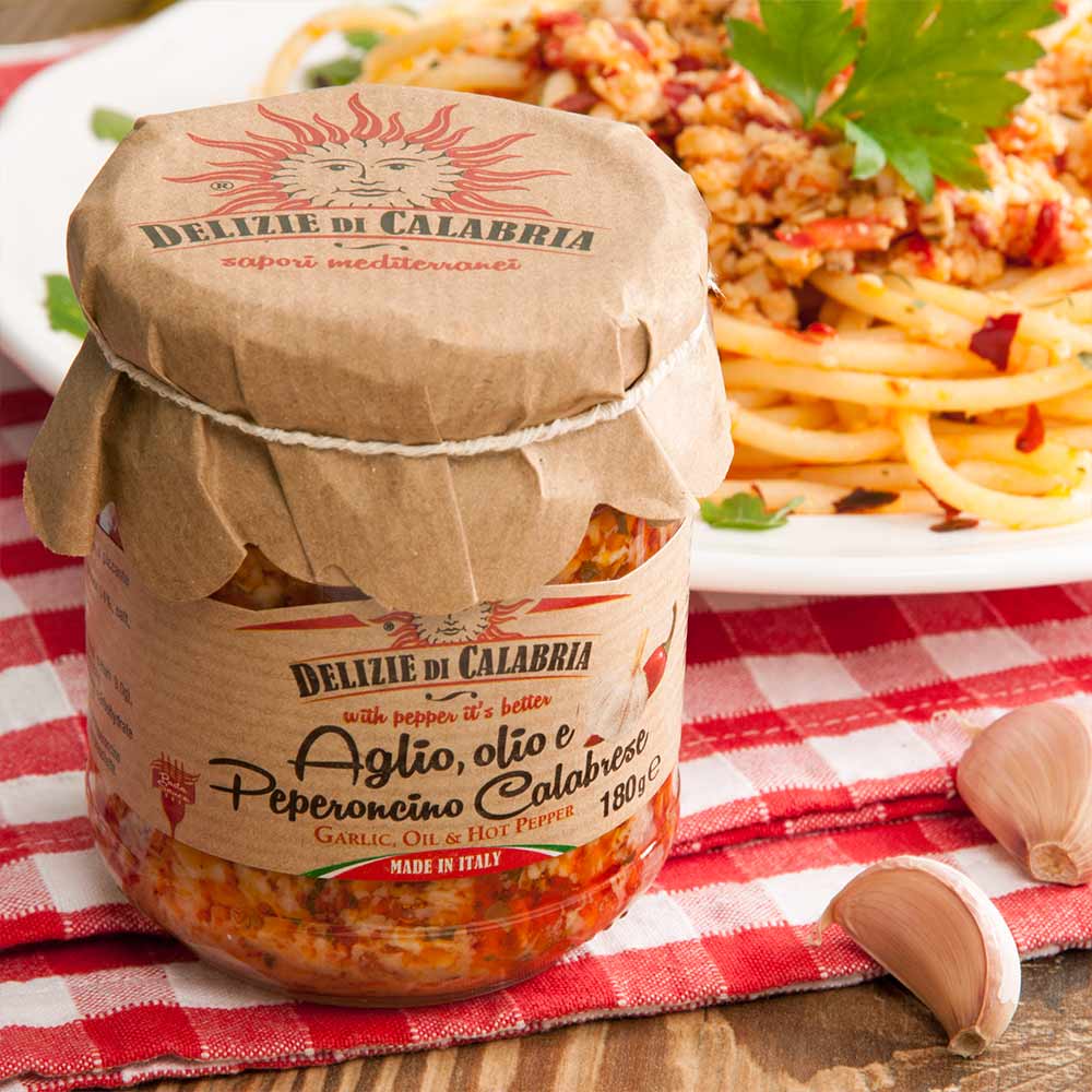 Pasta-Gewürz - Aglio – mit passenden Accessoires arrangiert