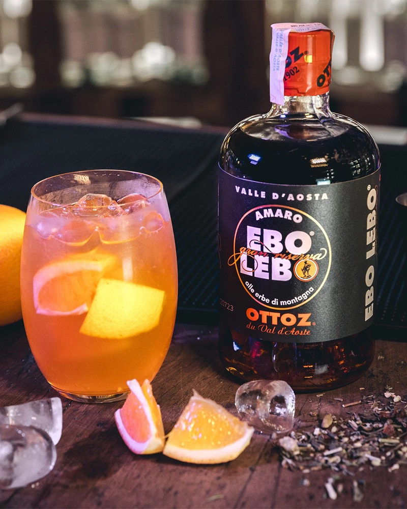 Ebo Lebo - Kräuterlikör mit Safran – mit Gläsern ergänzt